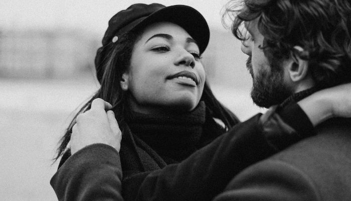 femeia-fericita-este-meritul-unui-barbat