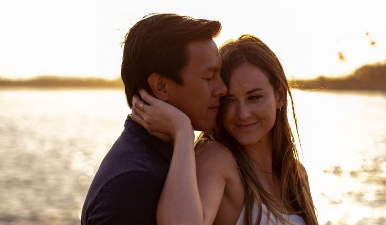 cum-sa-intelegi-daca-te-iubeste