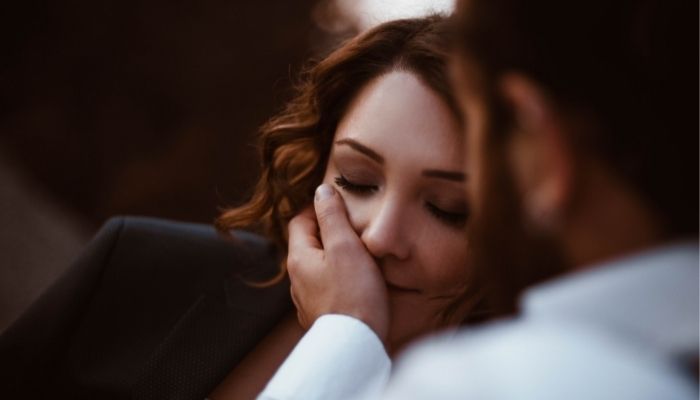 moduri-indepartezj-o-femeie