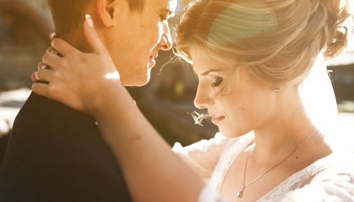 femeia-puternica-pleaca-singura